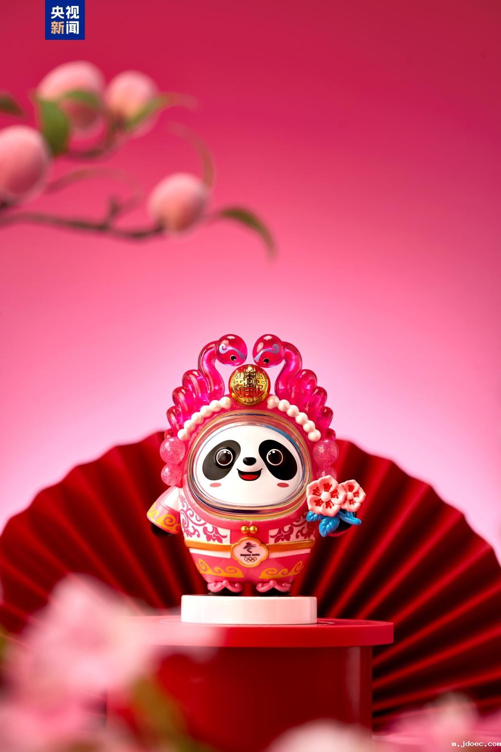 "冰墩墩"蛇年新春特别版"蛇墩墩"新品发布