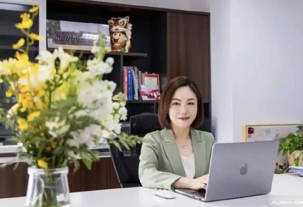 钟铮代表建议:整治卡牌盲盒乱象 打假AI视频